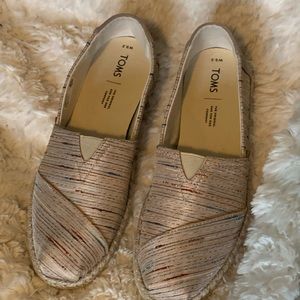 Fun springy/summery Toms size 9.5